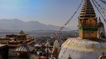 白天尼泊尔的风景，俯瞰建筑物.
